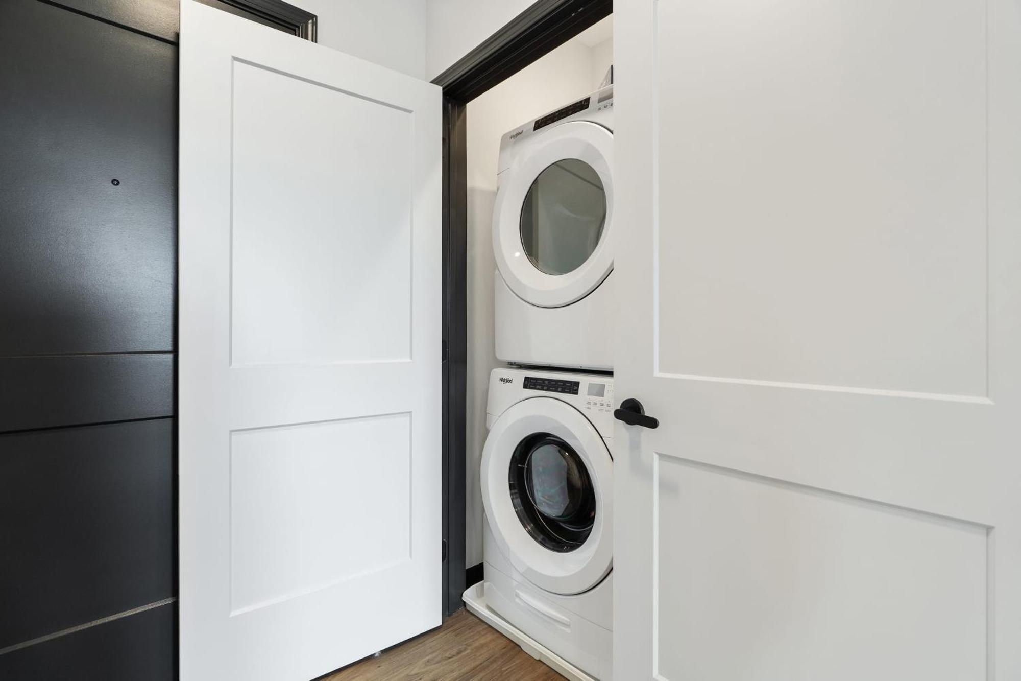 Cozysuites On Mass With Garage Parking #7 Indianapolis Exteriör bild
